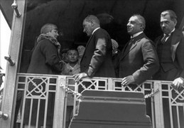 Mustafa Kemal, 5 Haziran 1928 Salı günü Ankara’dan özel bir trenle ikinci kez İstanbul’a geldi. Mustafa Kemal özeli vagonda refakatindekilerle sohbet etti.